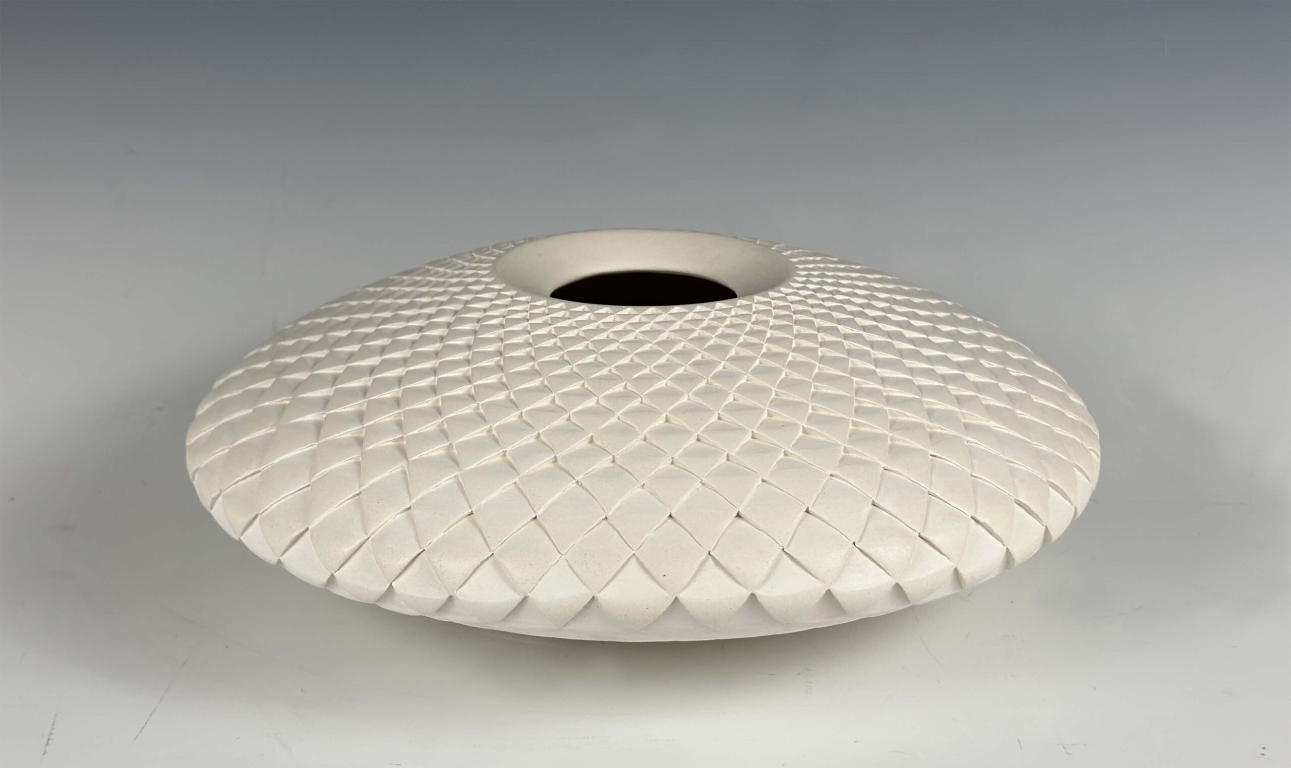 Michael Wisner - White Pinecone with concave smooth lip 4 x 10 (284)