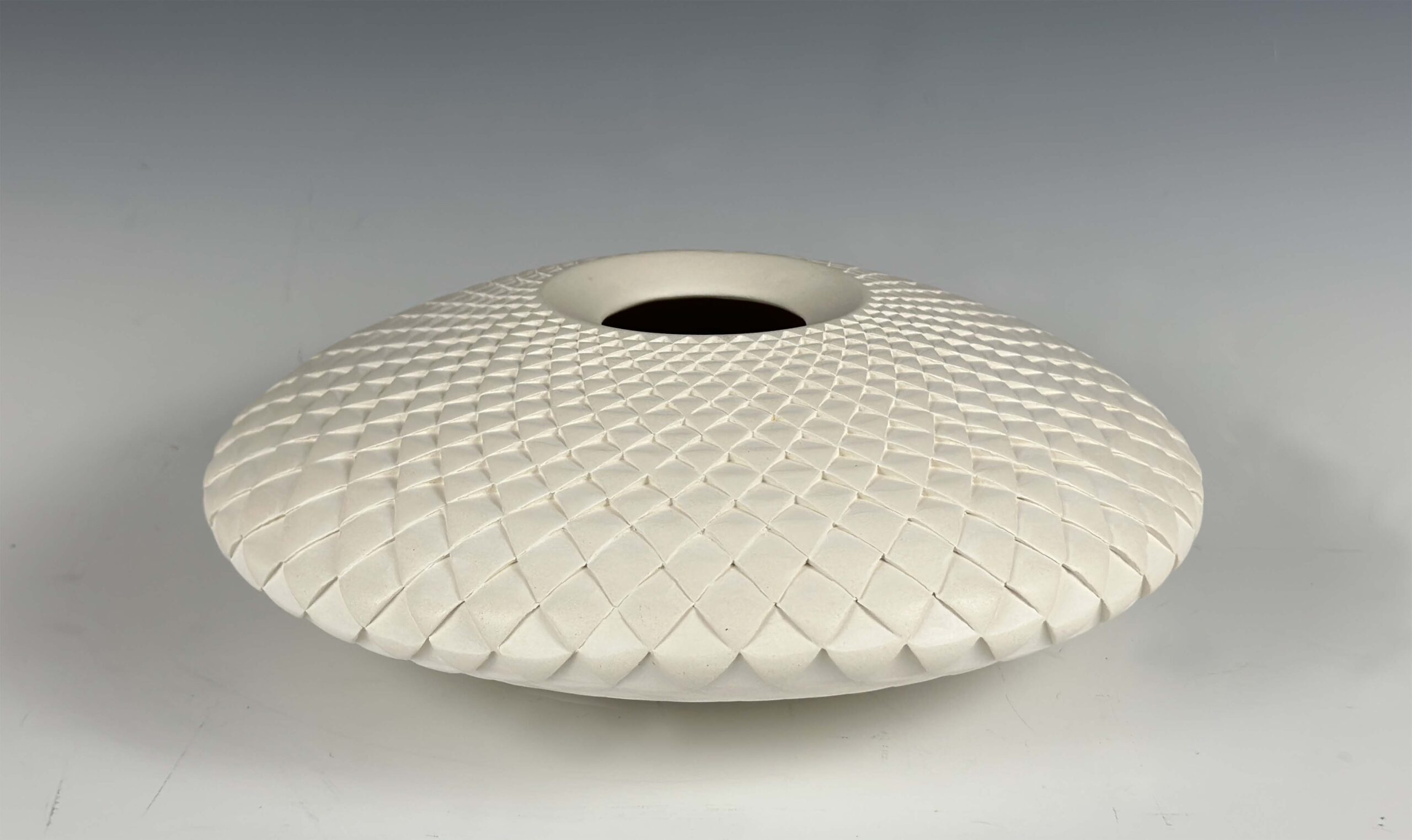 Michael Wisner - White Pinecone with concave smooth lip 4 x 10 (284)